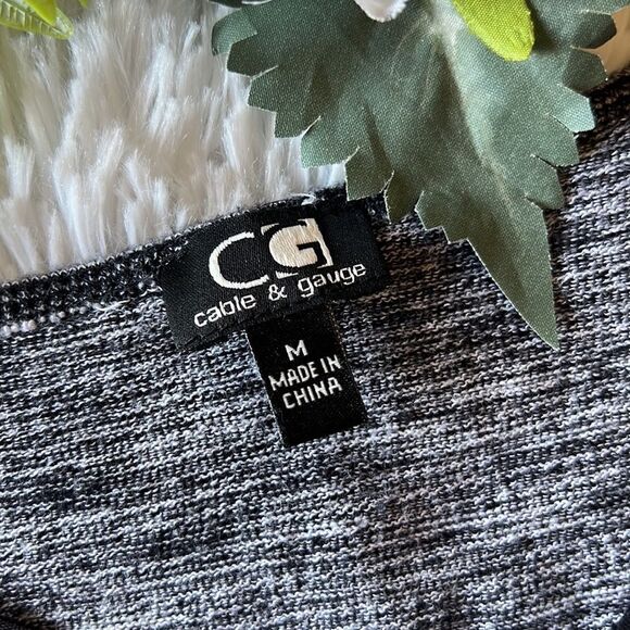 Cable & Gauge Asymmetrical Shark-bite Hem Tunic Top M - Picture 3 of 9